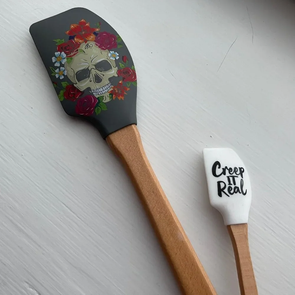 New Creep It Real and Skull Set of 2 Silicone Spatulas the Bake Shop